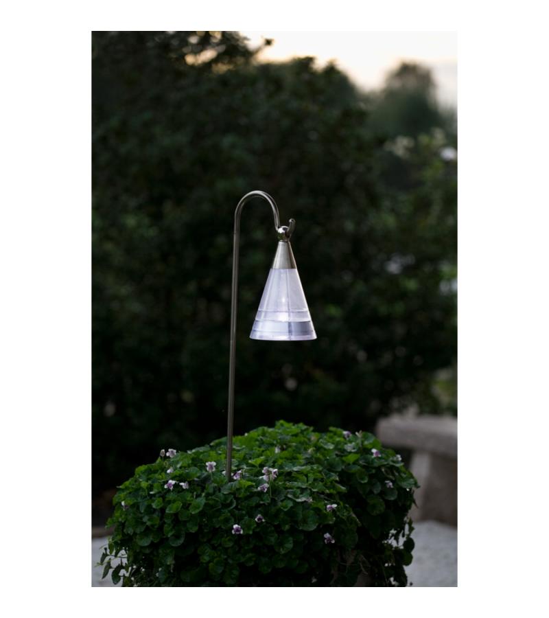 Solar tuinlamp hangend aan spies